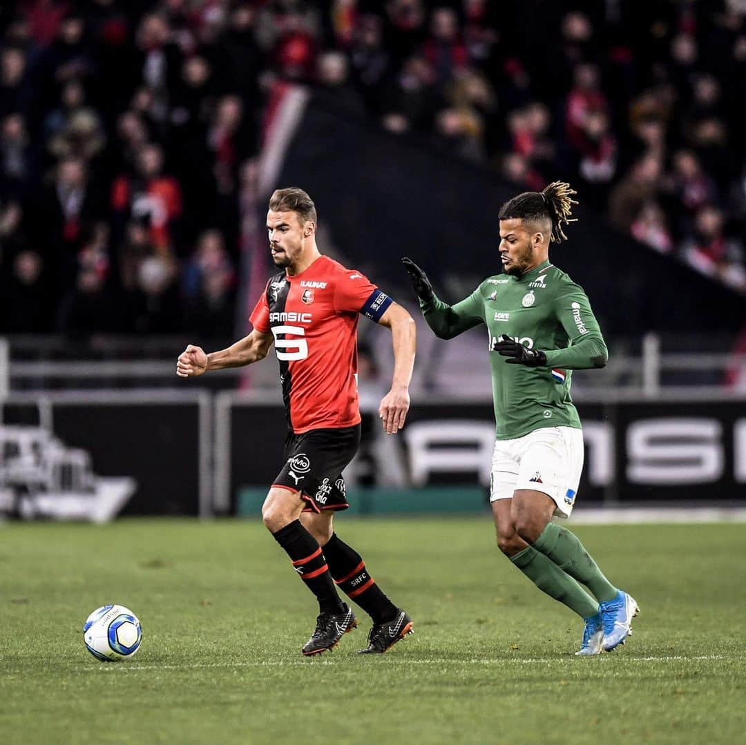 リーグ・アンさんのインスタグラム写真 - (リーグ・アンInstagram)「Des Rennais déterminés arrachent la victoire dans le temps additionnel et stoppent la série d’invincibilité de Claude Puel avec les Verts (2-1) 🔴⚫️ ▫️ ▫️ #SRFCASSE #ligue1conforama #rennes #saintetienne #staderennais #igersrennes #roazhon #breizh #lesverts #bretagne」12月2日 4時03分 - ligue1ubereats