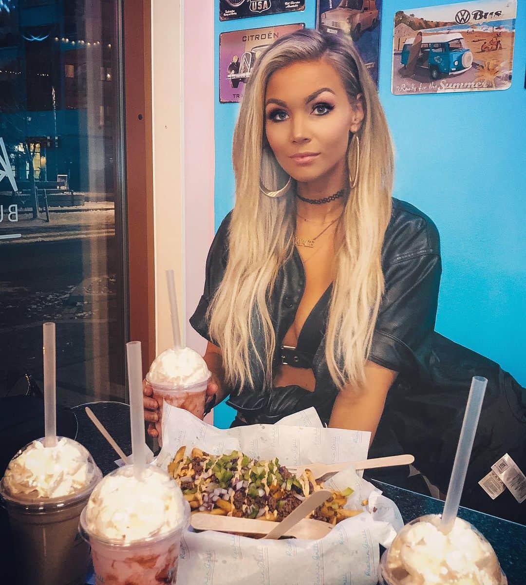 Keelaのインスタグラム：「🥤🍔🍟」