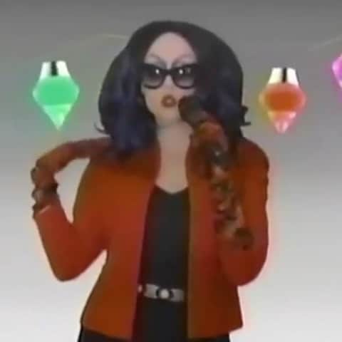 アリー・エックスのインスタグラム：「IT’S THAT TIME OF YEAR AGAIN 🌲STREAM LAST XMAS BY ALLIE X」