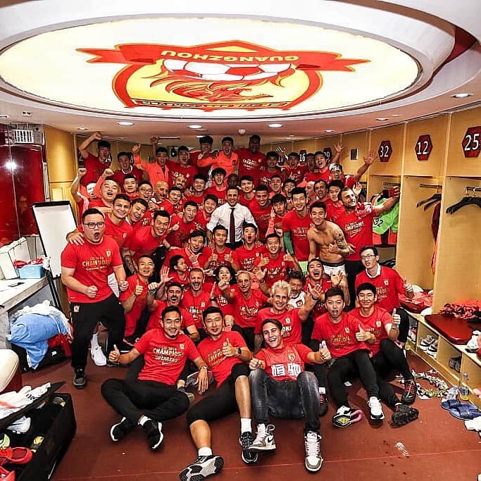 ファビオ・カンナヴァーロさんのインスタグラム写真 - (ファビオ・カンナヴァーロInstagram)「Photogallery 📷 Champion of 2019 CSL 🏆 Guangzhou Evergrande vs Shanghai Shenhua 3-0 #guangzhou #evergrande #shanghai #shenhua #china #CSL #2019 #CSL2019 #superleague  #nevergiveup (staff)」12月2日 4時27分 - fabiocannavaroofficial