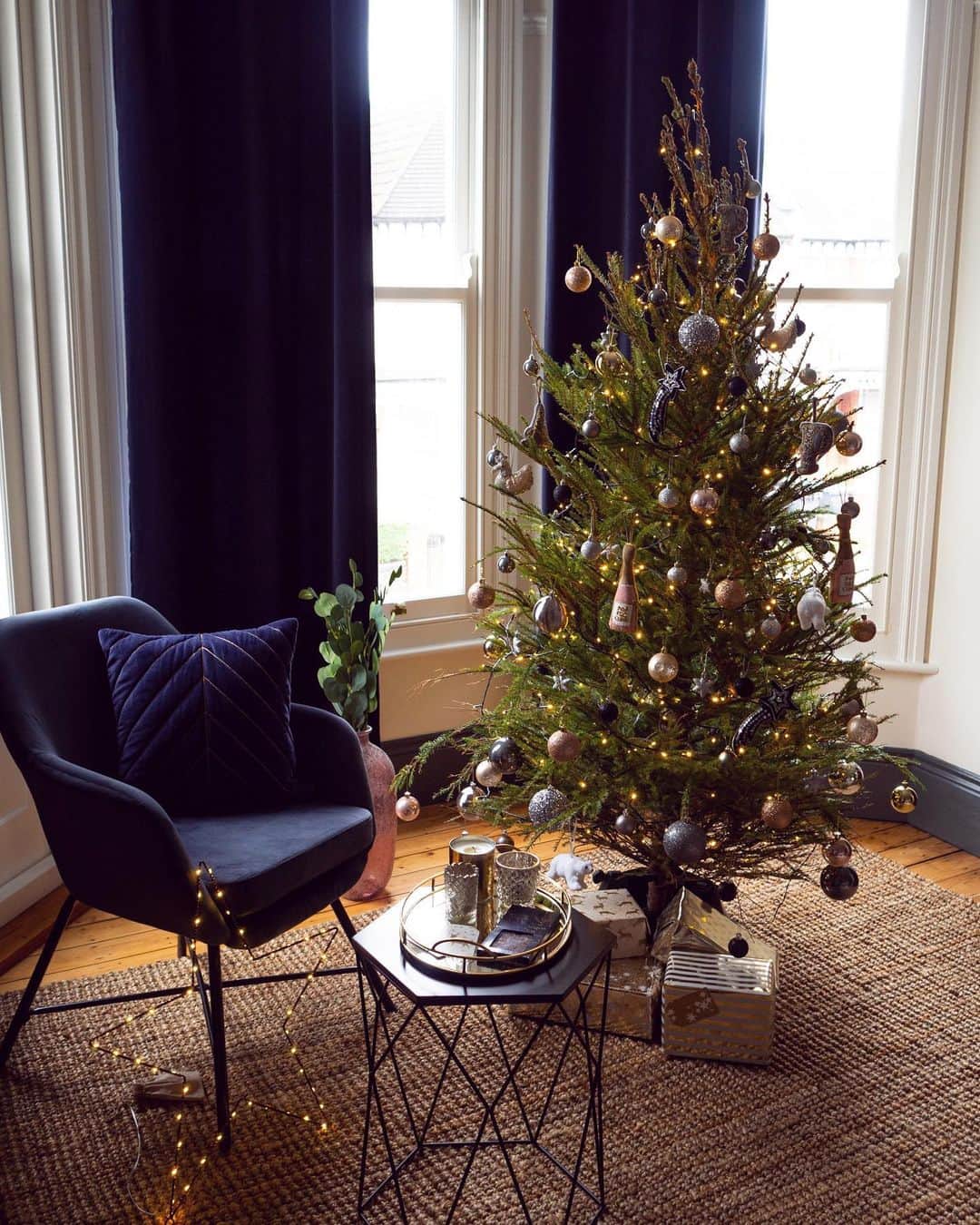 Nextさんのインスタグラム写真 - (NextInstagram)「"We wanted to add Christmas to the one room in the house we never usually decorate" - @TheFrugality. Tap to shop #TheFrugalityWinterHomeEdit 🔎Chair: 865532 Cushion: 644982 Side Table: 585107 Rug: 155310 Oval Tray: 910917 Festive Candle: 302249 Star Baubles: 552761 Alphabet Baubles: 615247 Prosecco Bauble: 601992 Wrapping Paper: 153862 #TheFrugalityWinterHomeEdit #NextHome #Interiors #Christmas #thefrugality」12月2日 4時51分 - nextofficial