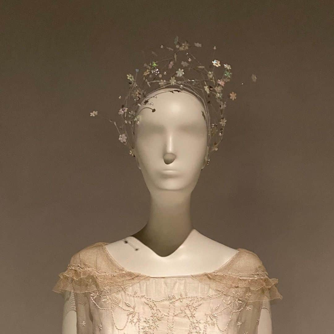 スティーブンジョーンズさんのインスタグラム写真 - (スティーブンジョーンズInstagram)「@metcostumeinstitute @metmuseum @sandy.schreier #gypsophila #babysbreath」12月2日 5時00分 - stephenjonesmillinery