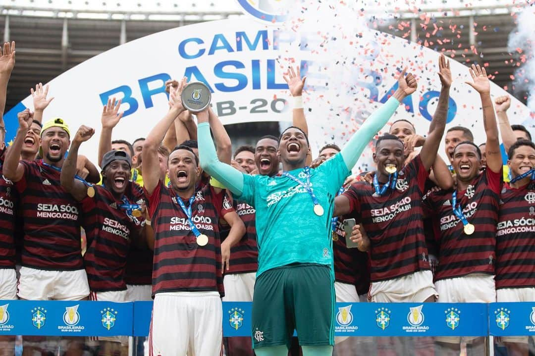 サッカー ブラジル代表チームさんのインスタグラム写真 - (サッカー ブラジル代表チームInstagram)「O @flamengo é campeão do Campeonato Brasileiro Sub-20! Em 2019, o rubro-negro foi campeão brasileiro sub-17, sub-20 e profissional  Foto: @lucasfigfoto/ CBF  #JogaBola #LegadodaCopa」12月2日 5時01分 - cbf_futebol