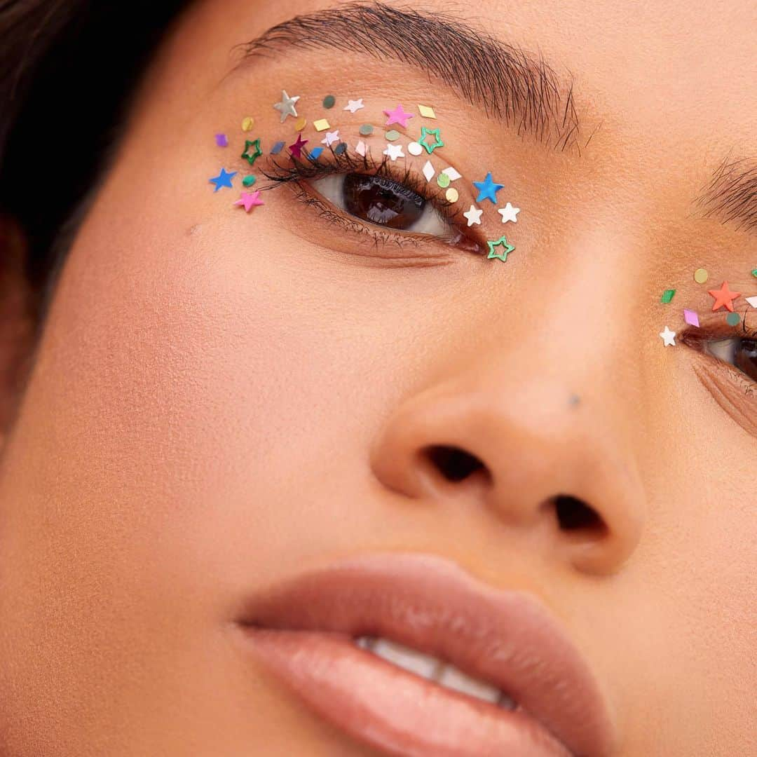 ipsyさんのインスタグラム写真 - (ipsyInstagram)「Don’t let anyone dull your shine. Holiday season is all about being extra, so go bold—like this funfetti lid that is 100% worth the effort. How are you going all out? || @beautyforreal @tartecosmetics @thrivecausemetics @spacecasecosmetics #IPSY #DiscoverYourself #IPSYShineOn⁠⠀」12月2日 5時01分 - ipsy