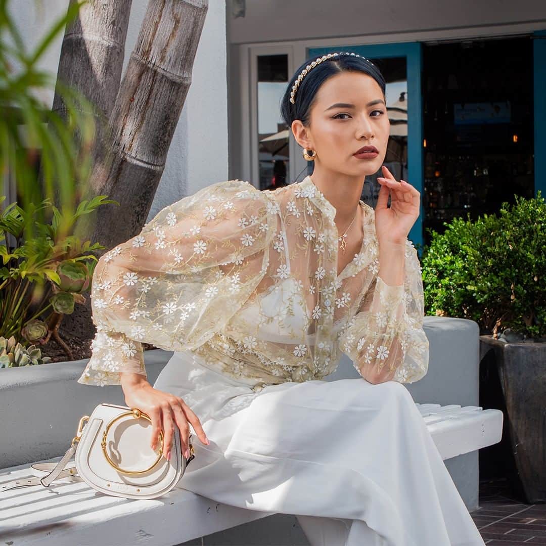 のインスタグラム：「It's finally sunny today in California! I am currently looking at websites to get ready to tackle Cyber Monday! Are you guys planning on buying anything??? I'm thinking about a new @Chloe bag 😬 -⁠ -⁠ -⁠ -⁠ -⁠ -⁠ -⁠ -⁠ -⁠ -⁠ -⁠ -⁠ -⁠ - #fashion #style #instafashion #fashionblogger #streetstyle #outfitoftheday #instastyle #fashionista #fashiongram #lookbook #whatiwore #shopping #stylish #styleblogger #fashiondiaries #wiw #fashionaddict #wiwt #womensfashion #blogger #trendy」