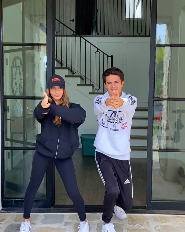 Brent Riveraのインスタグラム：「Heyyyy Macarena🤣💃🏻 @lexibrookerivera」