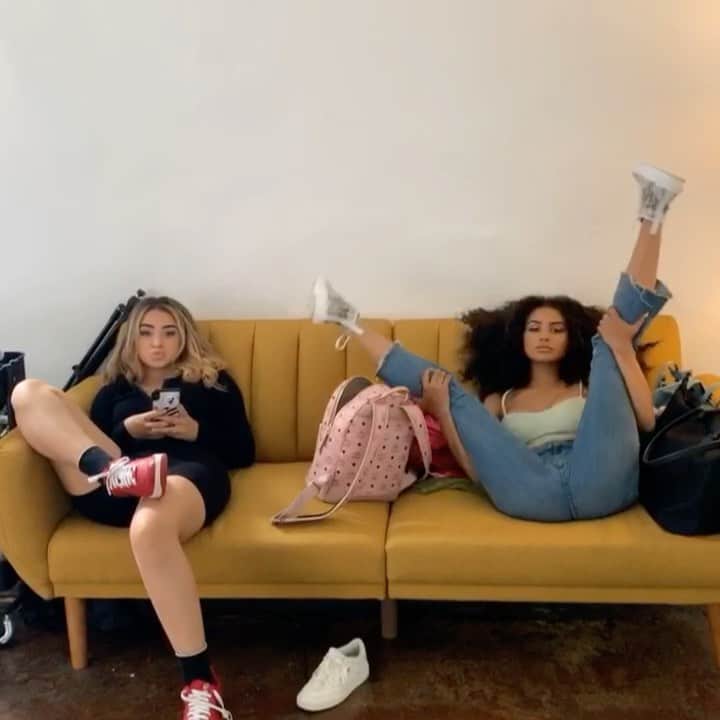 Perkins Sistersのインスタグラム：「flexible queens. charli damelio could neverrr #tiktok」