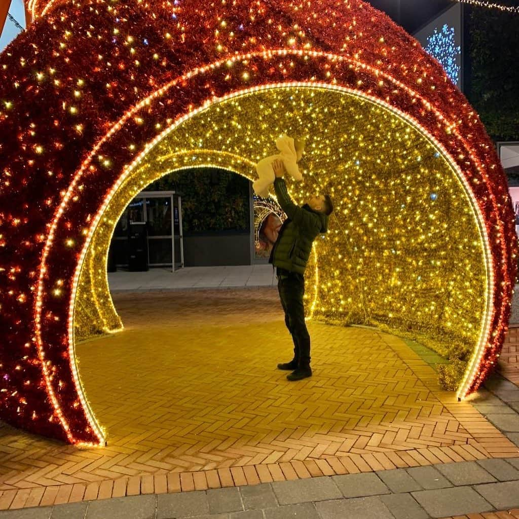 マックス・ウィットロックさんのインスタグラム写真 - (マックス・ウィットロックInstagram)「‪1st December, Christmas tree is up. Looking forward to Willows first Christmas 🎄🎁‬」12月2日 5時08分 - maxwhitlock