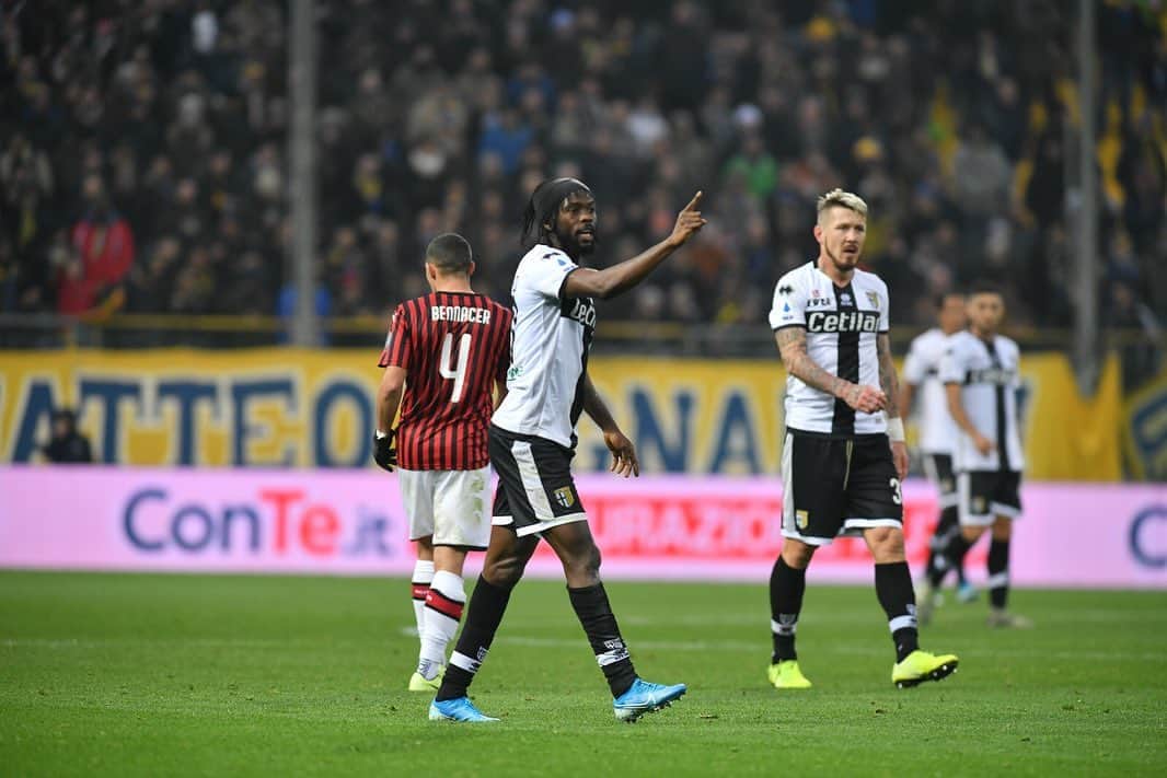 ジェルヴィーニョのインスタグラム：「Non il risultato che ci aspettavamo in casa.  Adesso concentrati sulla partita di coppa !! #forzaparma  _______________________________________________  @parmacalcio1913 💛💙 @andreacantini.photos 📸  ______________________________________________  #gameday #parma #milan」