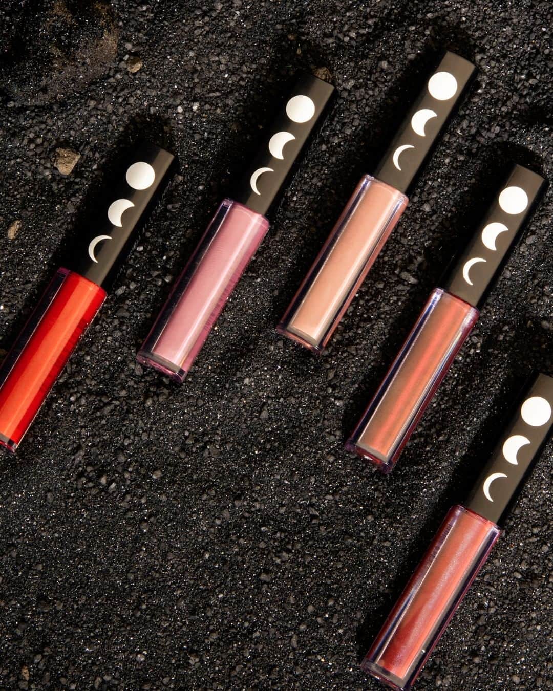 Smashboxのインスタグラム：「Our liquid lip set is the perfect gift for that one friend who never knows what she actually wants. #SBXCosmic⁣ ⁣⁣ Product featured: Cosmic Celebration Always On Lunar Liquid Lip Set.」