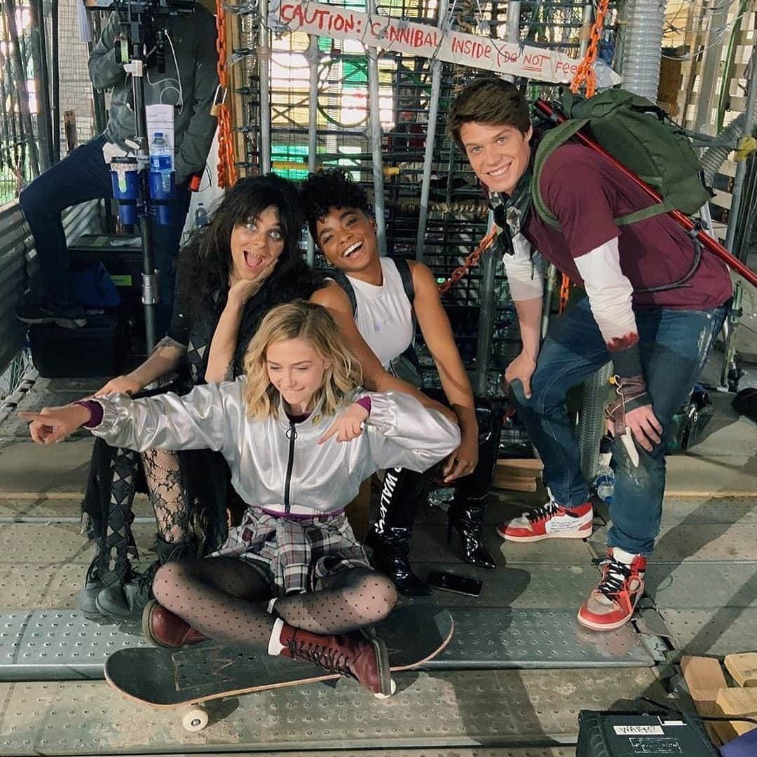 ネットフリックスさんのインスタグラム写真 - (ネットフリックスInstagram)「let these photos of the @daybreak cast warm your heart on this winter day」12月2日 5時41分 - netflix