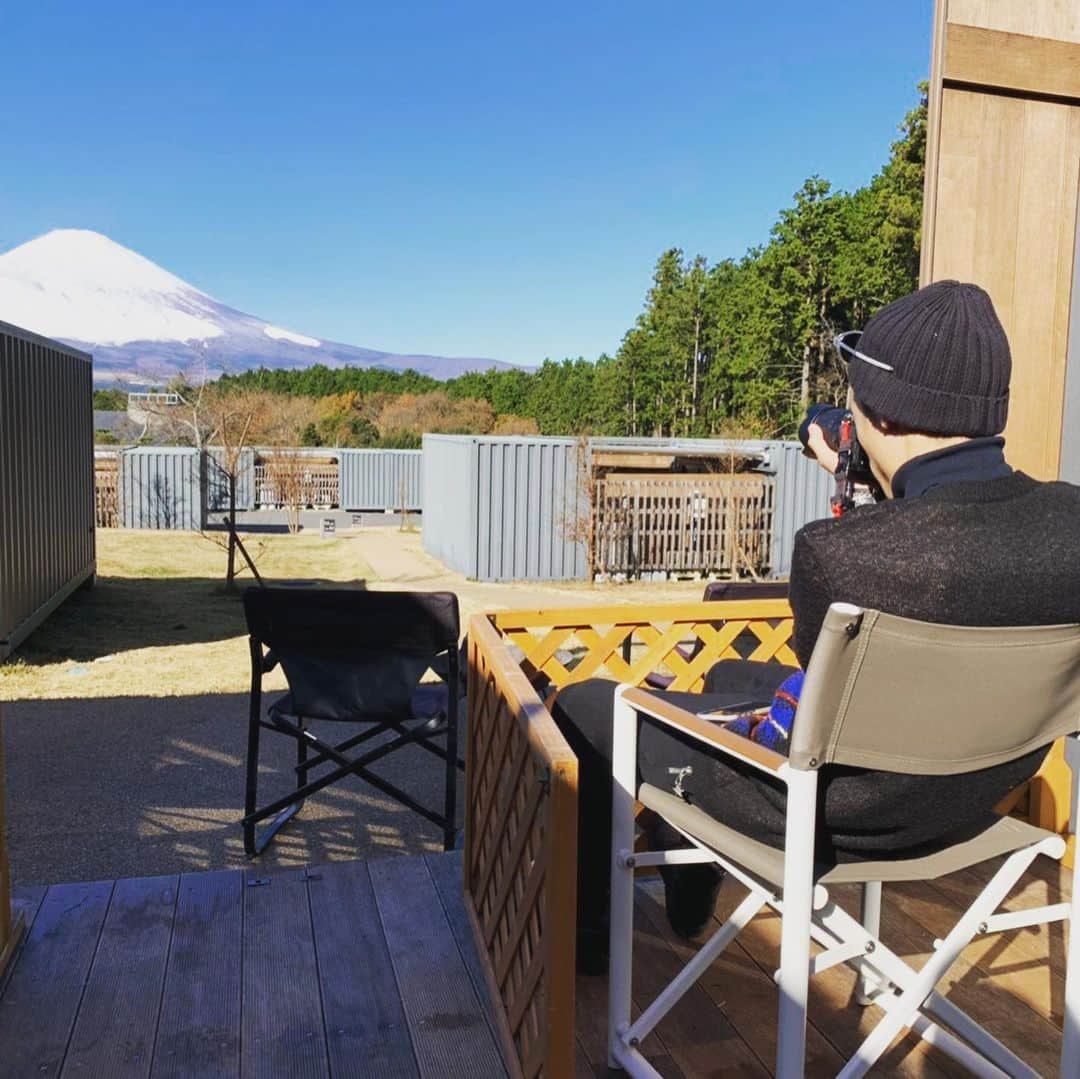 竹内択さんのインスタグラム写真 - (竹内択Instagram)「Got power🗻Mt.Fuji and my family👨‍👩‍👦‍👦 遠征前に家族でゆったりと。#mtfuji #fujisan #nikon #loewe #aandg #footthecoacher #oakley #chromehearts teamtaku #tt #skijumping #チームtaku #チームタク #スキージャンプ #takutakeuchi #竹内」12月2日 15時44分 - taqtakeuchi