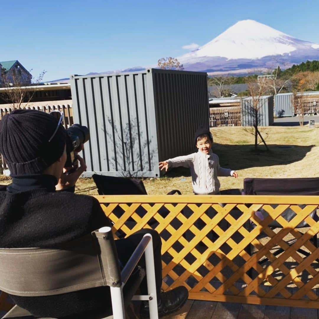 竹内択さんのインスタグラム写真 - (竹内択Instagram)「Got power🗻Mt.Fuji and my family👨‍👩‍👦‍👦 遠征前に家族でゆったりと。#mtfuji #fujisan #nikon #loewe #aandg #footthecoacher #oakley #chromehearts teamtaku #tt #skijumping #チームtaku #チームタク #スキージャンプ #takutakeuchi #竹内」12月2日 15時44分 - taqtakeuchi