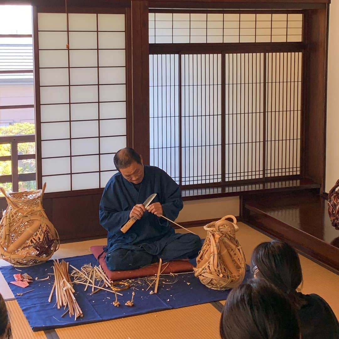 駒田奈美さんのインスタグラム写真 - (駒田奈美Instagram)「・ ・ ・ 「蒸士茶楼」にて 江戸時代から伝わる 地獄蒸し薬膳料理をいただきました！  天然蒸気だけで作った滋味薬膳汽鍋スープ、大分産かぼすブリ、かぼすヒラメの低音スチームは身体に優しいお料理♡ ・ ・ 明治31年築、登録有形文化財に指定されている旧富士屋旅館・富士屋Galley一也百で温泉コンフィチュールを使ったお口直しをいただいて 油布昌伯氏による夜多羅編みの実演を 見学しました♪ ・ ・ ONSEN・ガストロノミーウォーキングはまだ続きます^ ^ ・ ・ ・ #駒田奈美 #アラフィフ #ONSENガストロノミウォーキング #ihganaongas  #別府市 #ANAインターコンチネンタル別府 #IHG #ANA #IHGANAOnGas」12月2日 15時57分 - nami.komada