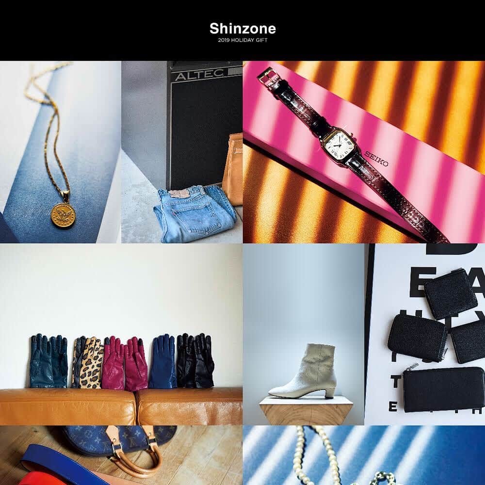 のインスタグラム：「【 HOLIDAY GIFT 】 " HOLIDAY GIFT " と題し、CADEAUXのパールピアスやLAVERのシグネットリング、CAMINANDOのローファーやTHE SHINZONEのデニムなど、ギフトシーズンにおすすめのアイテムを取り揃えております。  友人や家族に、彼・彼女へのプレゼントに、1年間頑張った自分へのご褒美に... ぜひShinzoneでとっておきのプレゼントを見つけにお越しくださいませ。  皆さまのご来店を心よりお待ちいたしております。  #shinzone #シンゾーン #shinzone_import2019aw #shinzone_holidaygift #holidaygift #gift #christmas #christmasgift」
