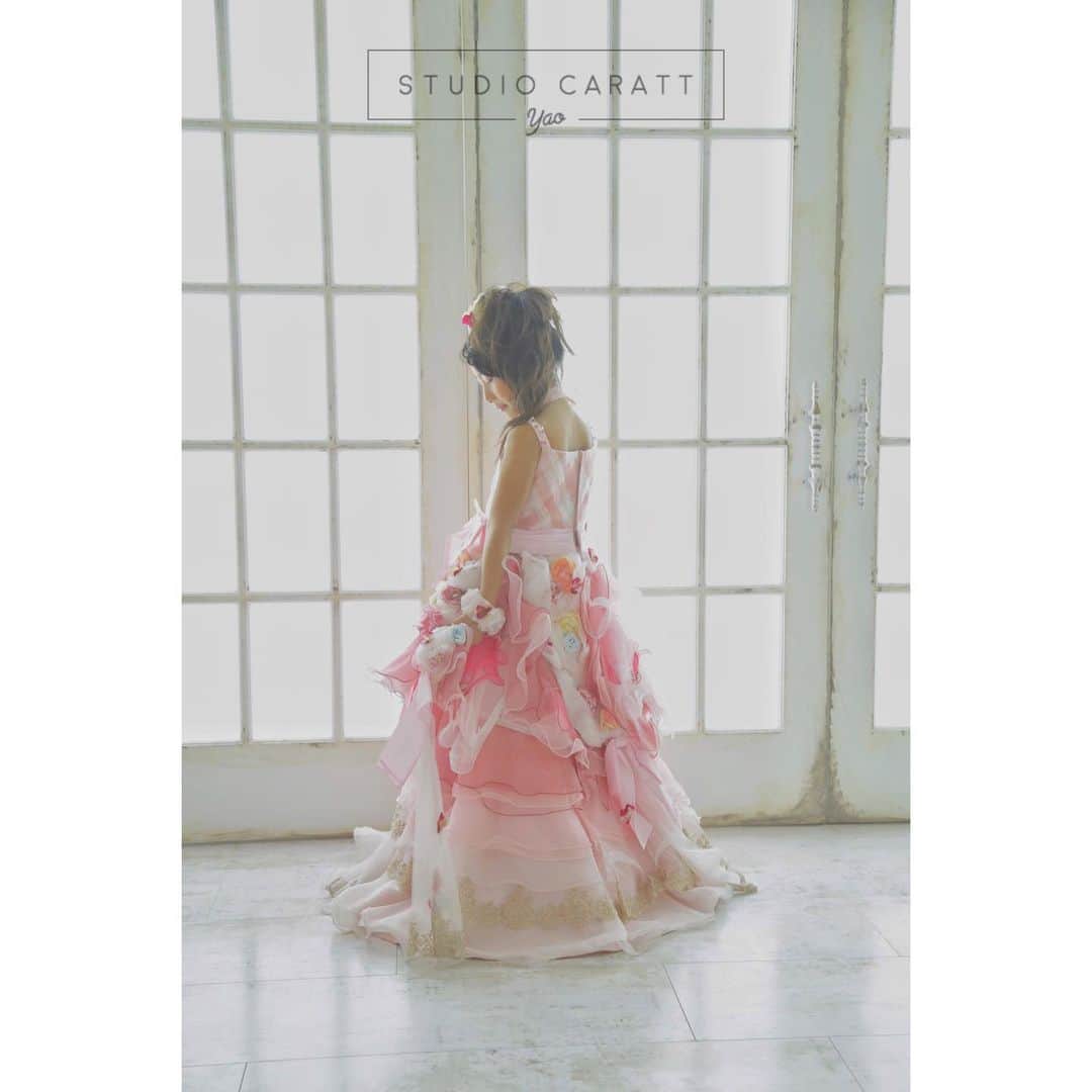 のインスタグラム：「. . \ \ #DRESSSTYLE / / . . 後ろ姿も綺麗でオトナっぽい☺︎** . . . #stadiocaratt #photostudio  #スタジオキャラット#写真館 #スタジオキャラットアリオ八尾店 #大阪#八尾#アリオ八尾#七五三#七五三前撮り#洋装撮影 #cute #smile#girl#photooftheday #instagood#ig_japan #instalike #photography #photo」