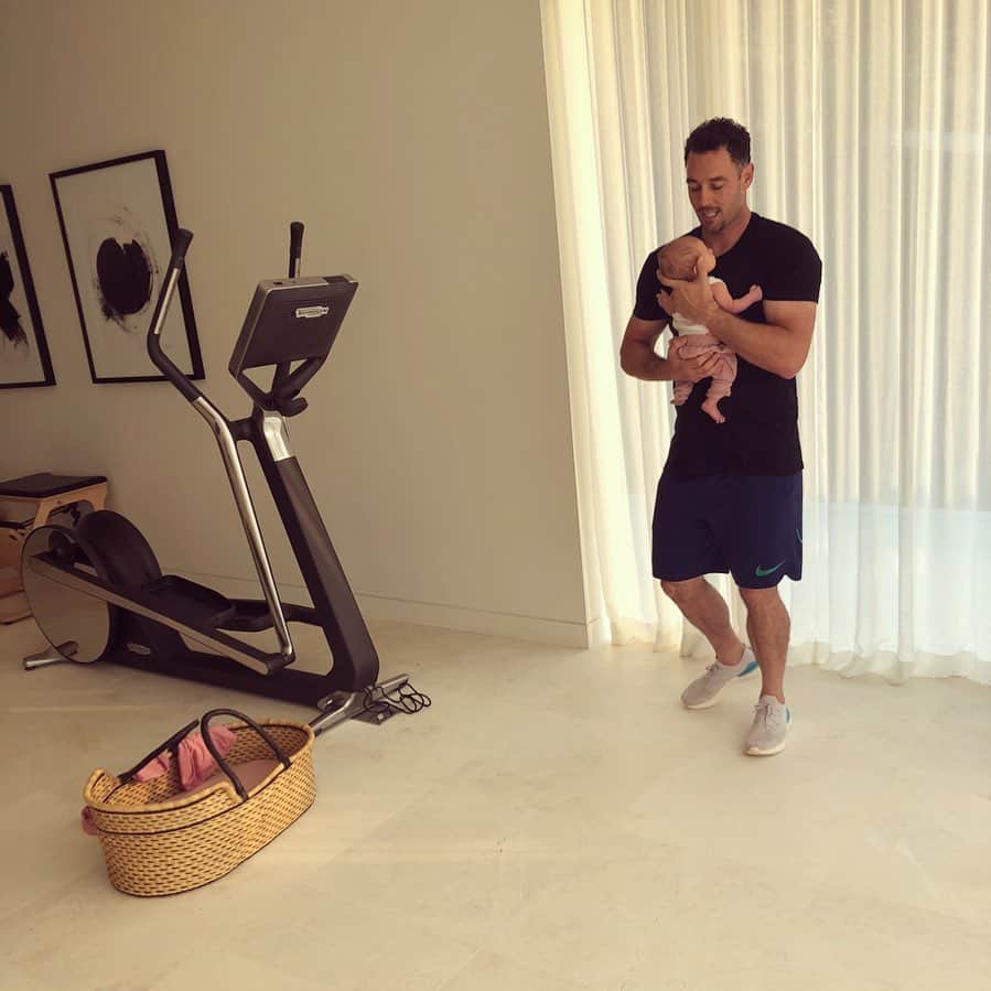 ジェニファー・ホーキンスのインスタグラム：「My gym buddies😍」