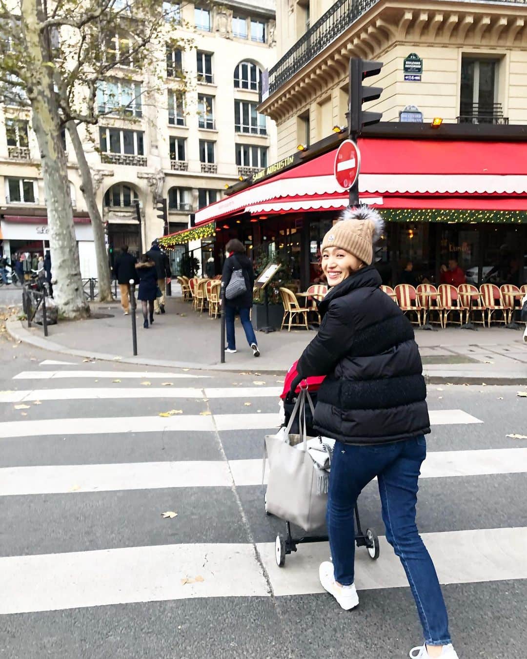 廣瀬規子さんのインスタグラム写真 - (廣瀬規子Instagram)「何気に初Paris 🙈😆 ・ 折角パリに来たのだから、 @lecafedeflore 山下さんに会いに行って来ました😊 ・ #もうすぐ43歳にして #初めてのパリ #3歳になったばかりなのに #初めてのパリ #🤭 #cafedeflore  #山下哲也さん #paris」12月2日 16時37分 - noriko_style