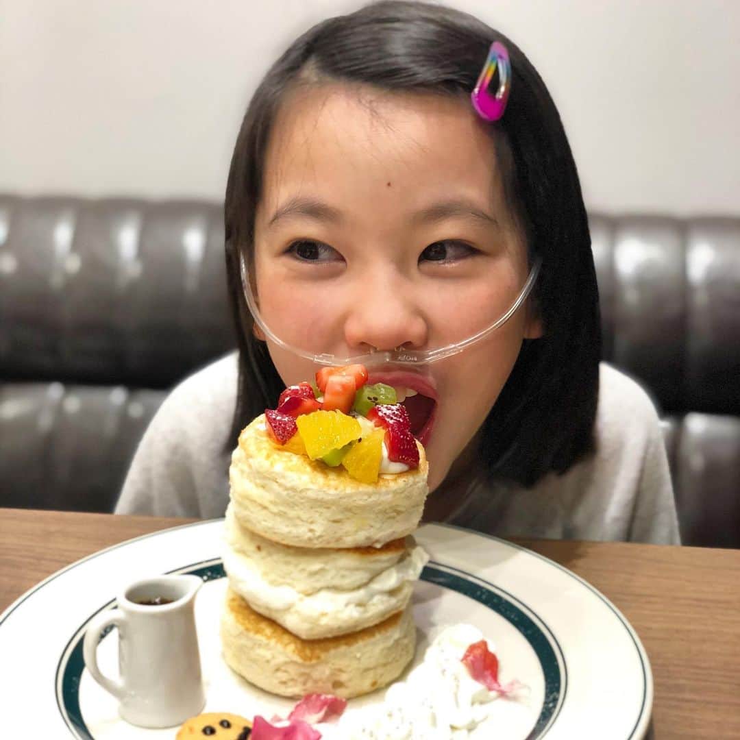 yukiさんのインスタグラム写真 - (yukiInstagram)「おはようございます。  映えてる🥞(もはや、死語？！) 12月です。今年も残り30日。 毎日大切に過ごしたいと思います。 #パンケーキ食べたい #インスタばえ #食事中 の写真撮るのやめよう #食事は楽しむ #12月 #milka」12月2日 7時39分 - milkayuki