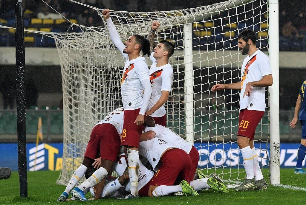 クリス・スモーリングさんのインスタグラム写真 - (クリス・スモーリングInstagram)「It wasn’t pretty but everyone fought until the end 💪🏽 very important win ✅. Traveling fans that was for you thanks for the non stop singing 👏🏽👏🏽 @officialasroma 🐺」12月2日 7時55分 - smalling