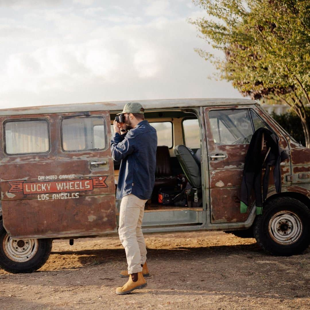 ダニエル・ノリスさんのインスタグラム写真 - (ダニエル・ノリスInstagram)「When I got this van I envisioned an off - season surf shack for when I’m doing my training in Santa Barbara at @p3sportscience - @humblehandcraft built out the interior for me in less than 3 days with the bedframe, storage & flooring. - the @bullkelp_bedrolls is perfect for vanlife or packing it up for a camping trip in the mountains. Stay stoked. 📸 @russell_holliday」12月2日 8時07分 - danielnorris18