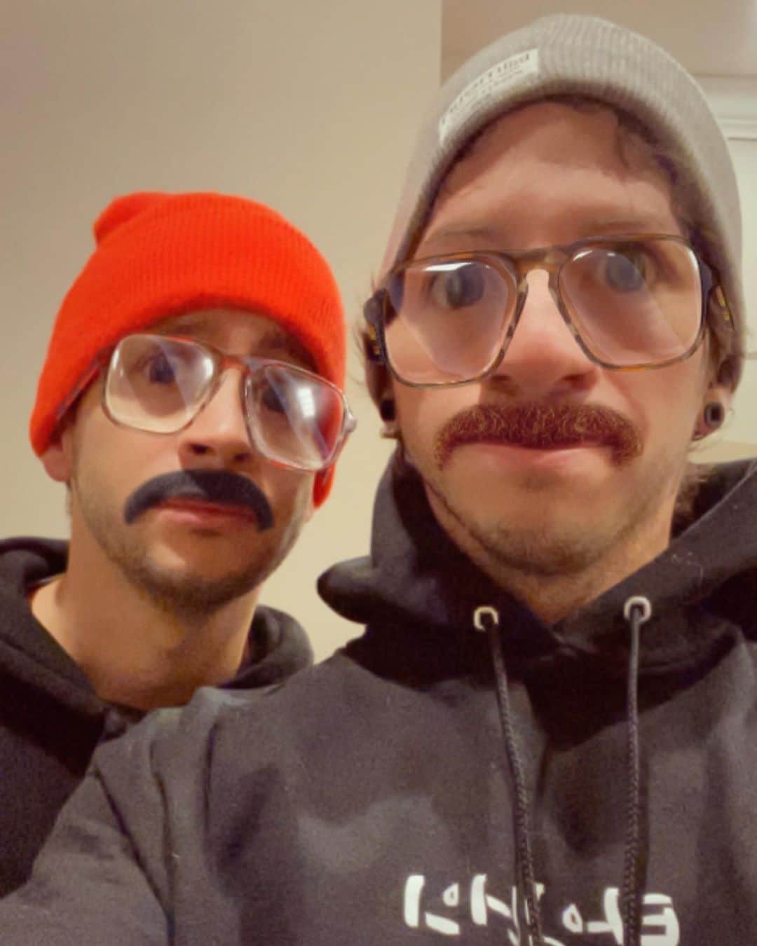 トゥエンティ・ワン・パイロッツのインスタグラム：「as of today we are both 31 and really feeling old. happy birthday to tyler.」
