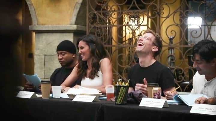 バーレット・フォアのインスタグラム：「Tonight is our 250th episode. This video makes me feelings. So proud our show and of my friend Eric Christian Olsen (aka Deeks) for writing this dramatic and hilarious romp. #ncisla」