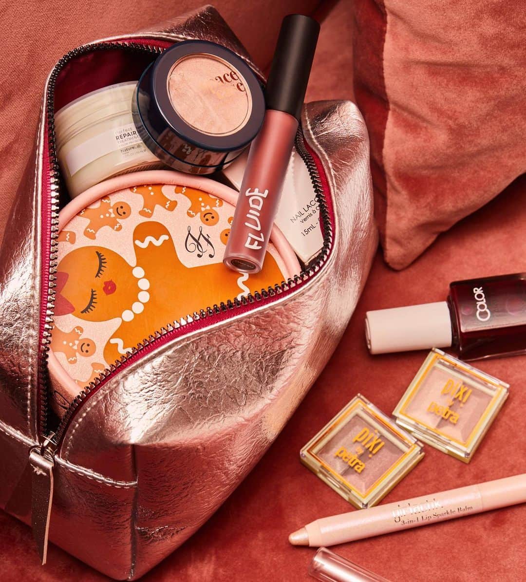 ipsyさんのインスタグラム写真 - (ipsyInstagram)「It’s sugar, spice, and everything nice in this month’s Glam Bag Ultimate. What kind of products hit your sweet spot? Drop your wishlist below! 🍰 || @fluidebeauty @toofaced @spacecasecosmetics @pixibeauty  @colorclubnaillacquer @girlactik #IPSY #DiscoverYourself #IPSYShineOn」12月2日 8時37分 - ipsy