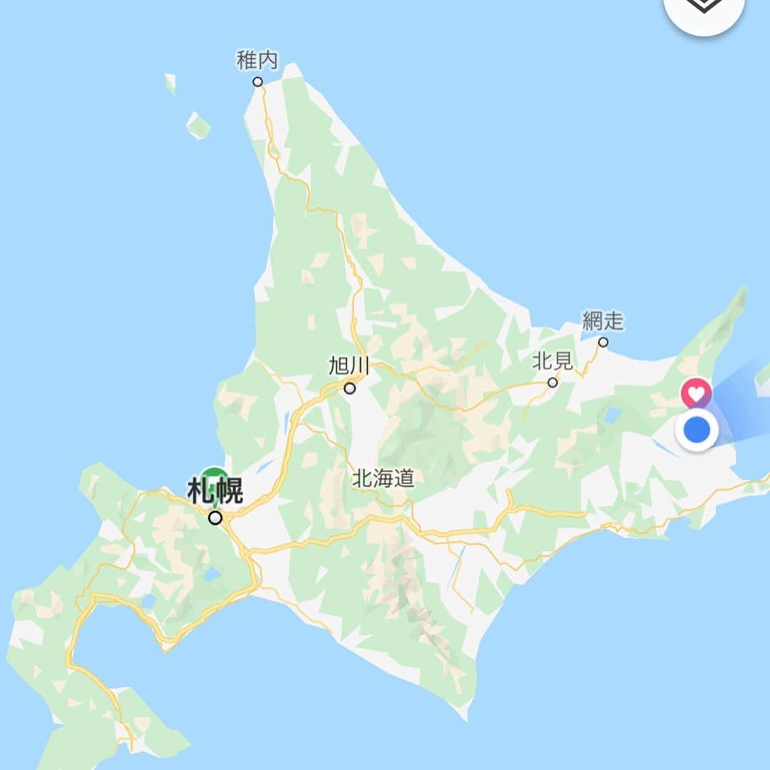 愛純もえりのインスタグラム：「トーマスクリスマスコンサート🎄 北海道ツアーが終わりました🎁 . . 札幌→北見→中標津と 北海道を東西横断するカタチとなりました今回のツアー🌟 (右端の🔵が中標津) 北海道の広さを改めて感じました❗️ . . そしてとにかく子供達が元気いっぱい‼️‼️ 寒い場所は口数が少ない、なんて誰が言ったの？？ってくらいとっても大きな声でお返事してくれたり歌ってくれたり✨✨✨ お父さんお母さんもノリノリで迎えてくださり本当に嬉しかったです❤️ . . 来週は新潟、山形にお邪魔しまーす🚂 全速力ではたらくぞー‼️ #トーマスクリスマスコンサート #きかんしゃトーマス #カナモトホール #北見市民会館 #中標津町総合文化会館」