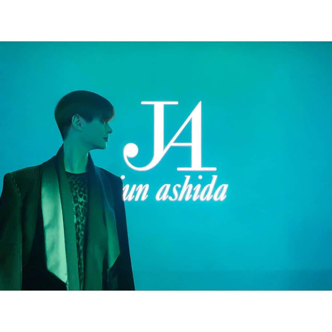 Matt（マット）さんのインスタグラム写真 - (Matt（マット）Instagram)「・ Jun Ashida 2020 S/S collectionへ⭐️ 素敵なショーでした💕💕💕 神田うのさん、芦田多恵さんもご一緒に💖」12月2日 8時51分 - mattkuwata_official2018