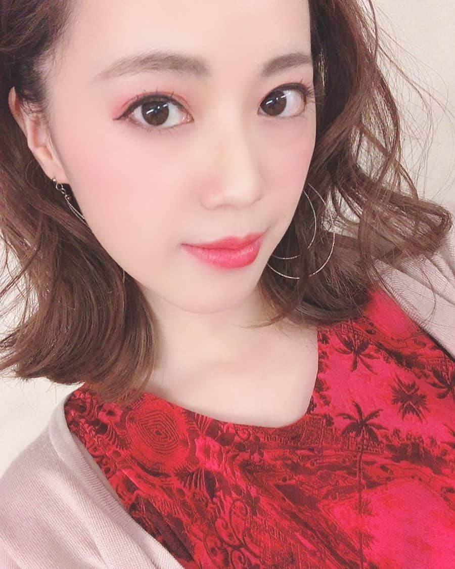 堀有里のインスタグラム：「おはゆり🌞 今日はIBUKI千秋楽。 (私のチームは) 演出の擁さんに、今回のお芝居、堀有里を知ってる全ての人に観てもらいたいねって言ってもらえて。  来た方に内容を褒められるのは嬉しいけど、 改めて自分の告知力とかマメさが足りなくて、 もったいないことをしてるなって感じた😨  少しでも気になってくれた方はまだ、お席ございますので ご一報くださいね！！！🙇‍♀️ #IBUKI2019 #舞台 #観劇 #主演 #ファッションデザイナー #ファッション #デザイナー #女優 #役者 #IBUKI #taccs1179」