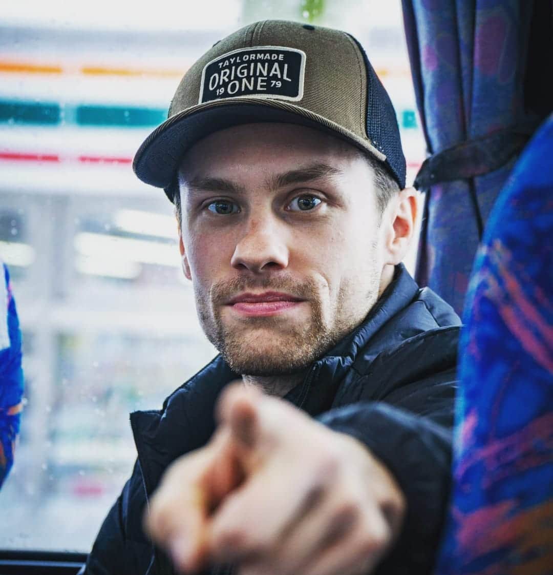 マイケル・マリナロのインスタグラム：「Torino I'm coming for you! #onemoresleep . . . 📸@roman_sadovsky  #isu #grandprixFinal #gpfigure #gpfigure2019 #gpf2019 #gpftorino #skatecanada #teamcanada #creatinghistory #skating #figureskating #pairsskating」