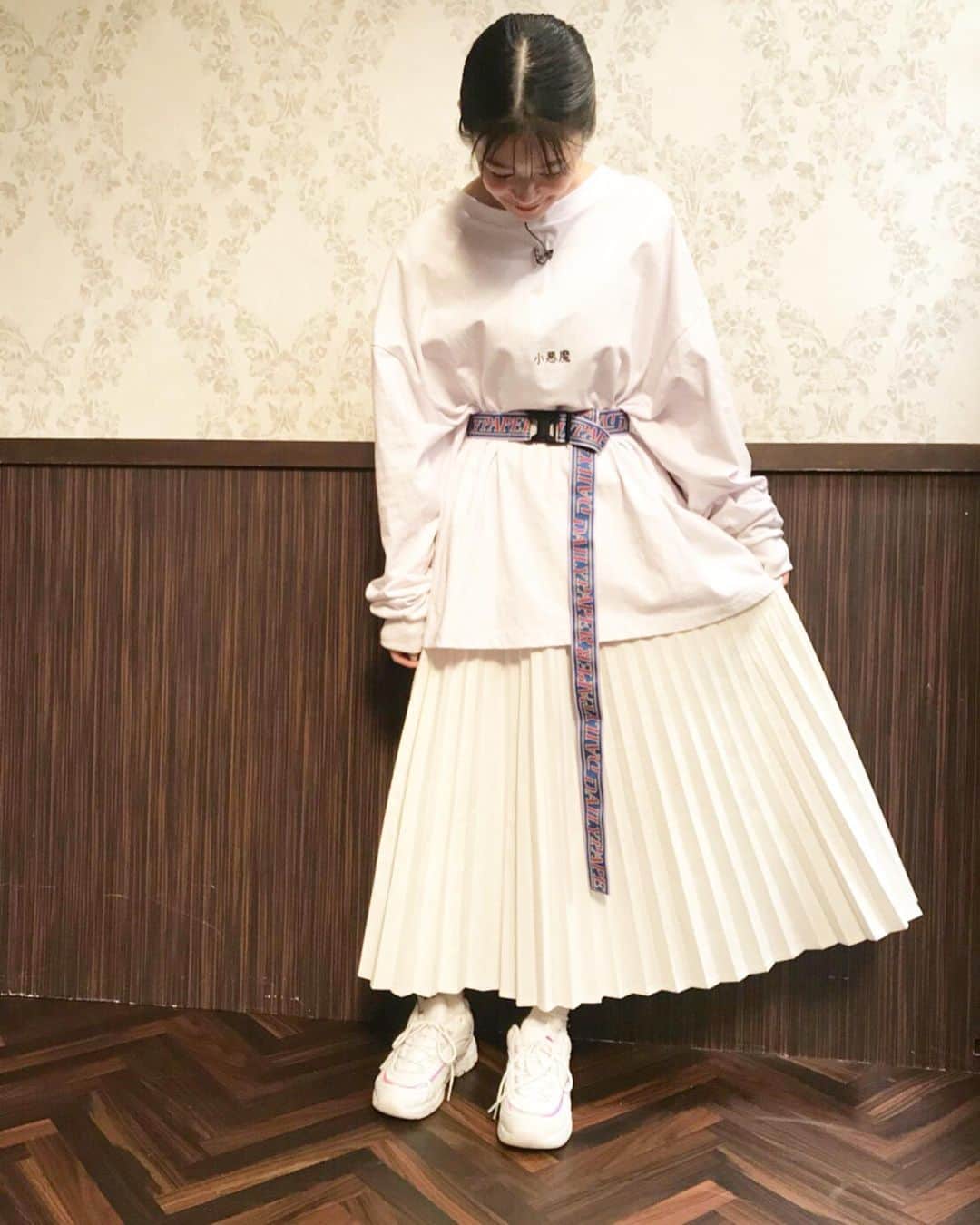 のインスタグラム：「今週の関内デビル👿 カムっちゃんの衣装は小悪魔ロンT⚡️ #今週のデビルウェア #加村真美#関内デビル#小悪魔#fashion #fashiongram #white#onetone#mood#ootd」