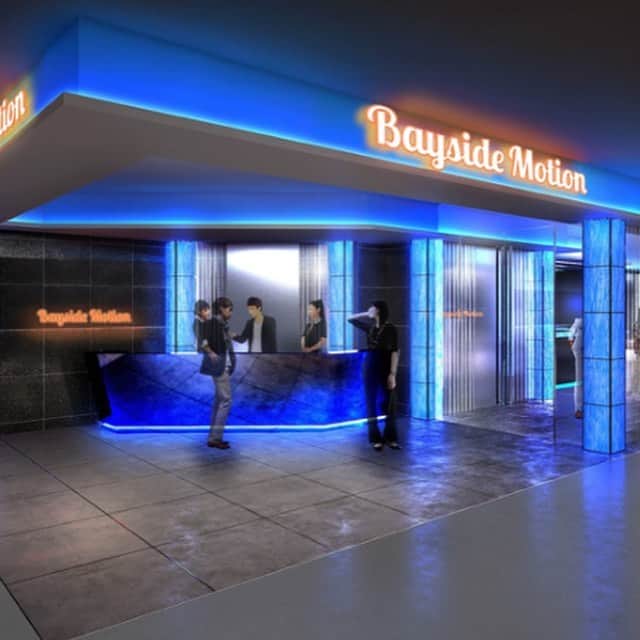 葵さんのインスタグラム写真 - (葵Instagram)「昨夜はディナーのあと、 BAYSIDE MOTION GRAND OPENING PARTYにご招待いただき伺いました❣️ 先日も内覧会で伺いました横浜市の新港ふ頭に位置する商業施設「横浜ハンマーヘッド」内にオープンしました💖  その名もエンターテイメント・スペース「Bayside Motion」 テーマは、「SELECTED ENTERTAINMENT LAB」。「月」・「ゲスト」・「エンターテイメント」・「空間」の４要素を軸に、多種多様なエンターテイメントが提供されます。 ステージや空間を彩る照明設備には最先端のLEDテクノロジーを用いて、大人の遊び場を演出。400人以上を収容可能な店内では、日替わりでライブやDJのパフォーマンスを楽しむことができるんです！ 今回はゲストにDJ DIRTYKRATES a.k.a. ZEEBRAなどもいらっしゃりステキなイベントでした。  今回は夜ともあって夜景はステキに見えるし、 海も近い！！本当にいいロケーションです💖 クリスマスも近いから🎄も綺麗でした！  このようなクラブイベントは産後初！ 独身時代は六本木でクラブ三昧してましたが(^^)久々で盛り上がり楽しかった♪  たまには息抜きでこういう時間も大事❣️ みなさんもぜひ足を運んでみてね❣️ #ベイサイドモーション#夜遊び#オール #baysidemotion #ハンマーヘッド#みなとみらい#夜遊びしたい #クラブイベント #DJ#港#海#夜景#クリスマス#赤レンガ倉庫  @bayside_motion」12月2日 9時19分 - dolphin_coconut