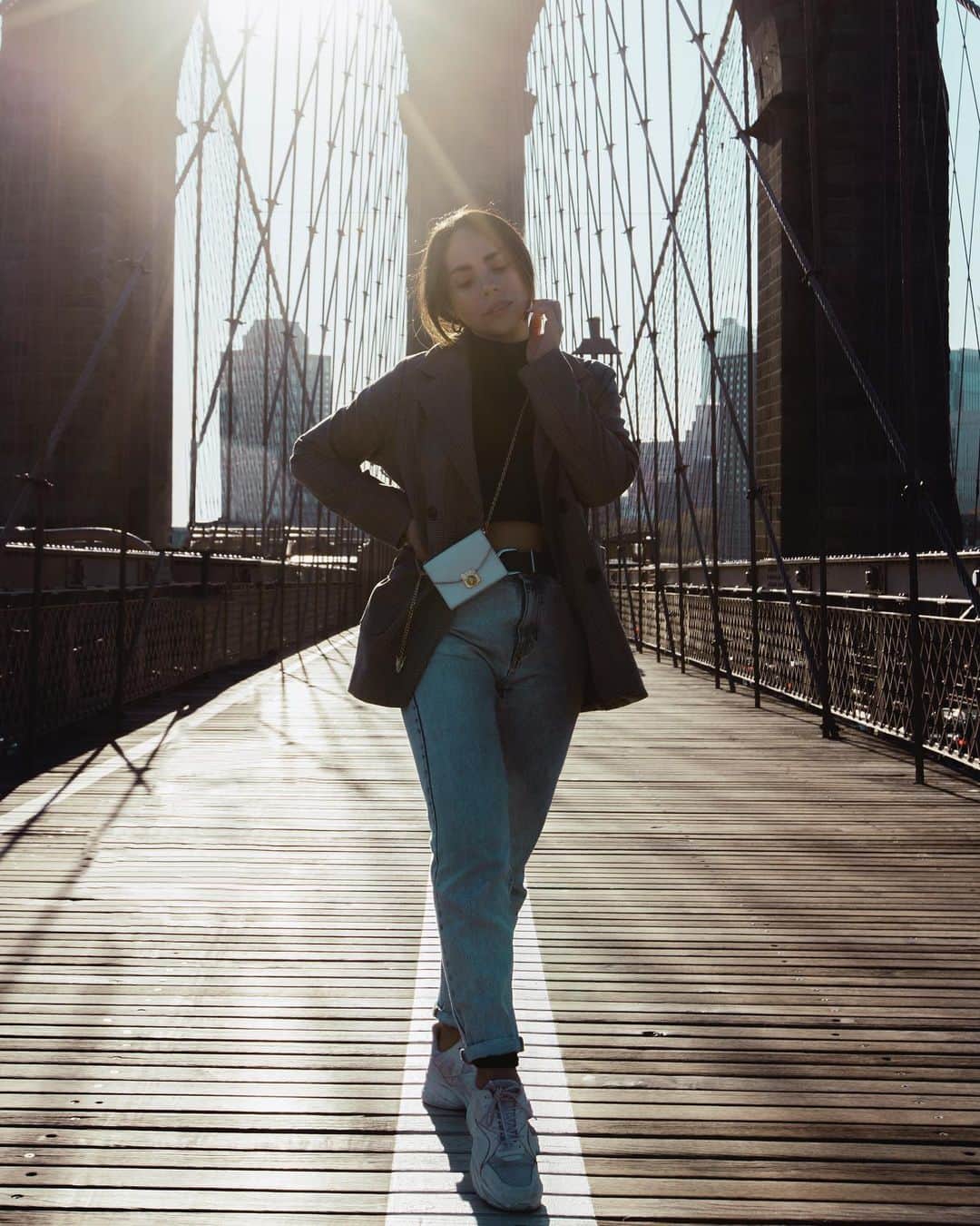 Katy Esquivelのインスタグラム：「Me desperté a las 5am para tomar esta foto 😅 ••• Estaba pensando hacer videos cortitos recopilando historias de los viajes que hago - Mira el 3er slide y etiqueta con quién quieres viajar a New York!」