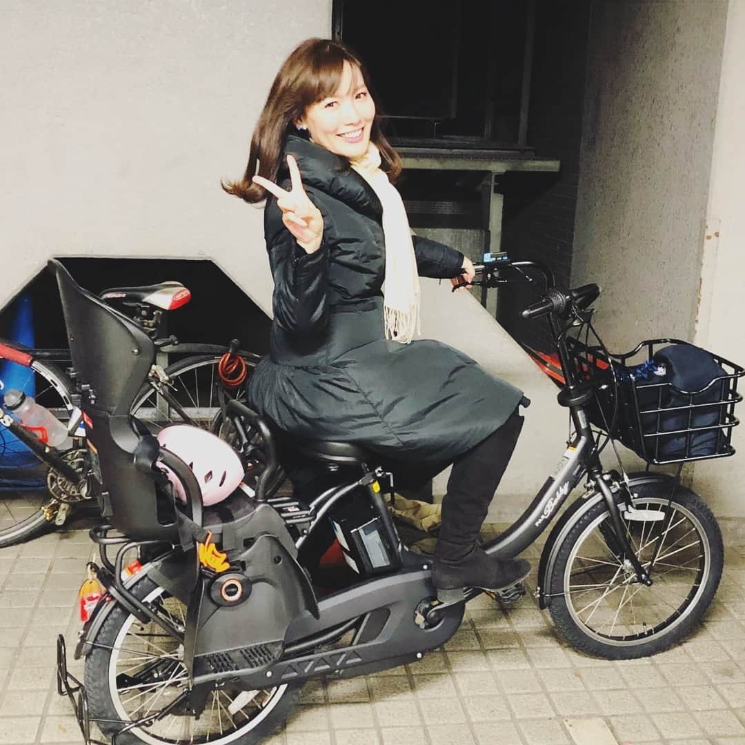 汾陽麻衣さんのインスタグラム写真 - (汾陽麻衣Instagram)「朝５時。 TFMまでおNEWの自転車で行きました💪 電動とはいえ結構きつかった~😅 AD滝澤さんが母ちゃん感溢れるお写真を撮ってくれました~😂 しかも私が自転車に乗っているだけの動画もTwitterにアップされています😂 閲覧して下さった方、ありがとうございます🙏」12月2日 9時25分 - mai_kawaminami