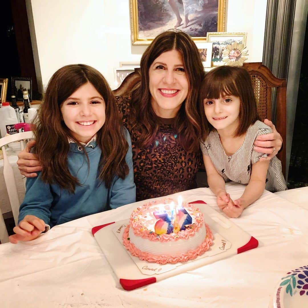 Ilana Wilesさんのインスタグラム写真 - (Ilana WilesInstagram)「Our birthdays are all within a month of each other and mine is right in the middle, so I am used to my birthday taking a backseat with everybody. Except my mother! She got me a Carvel cake for Thanksgiving dessert like she has every year of my entire life. It said “Happy Birthday, Ilana” without any other names crowding my space. Thanks, Mom!!!! 😘🎉」12月2日 10時15分 - mommyshorts