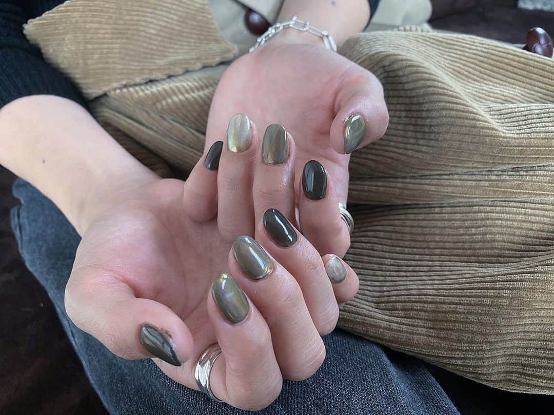 Mie Kawanoのインスタグラム：「New nail𓇮𓇣 今回も @otto.ayu ちゃんにお任せ❤︎ #cotaradnail」