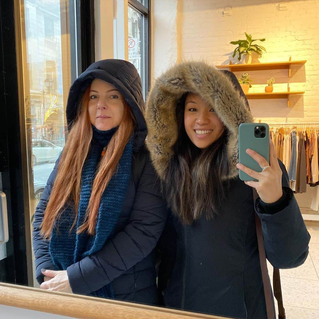 エレン・ウォンのインスタグラム：「Both happen to be shooting in Montreal at the same time?! = Obligatory meet up, and shopping with @saschagrothchild 💖 #vieuxmontreal #freezing #savetheduck #fauxfur」