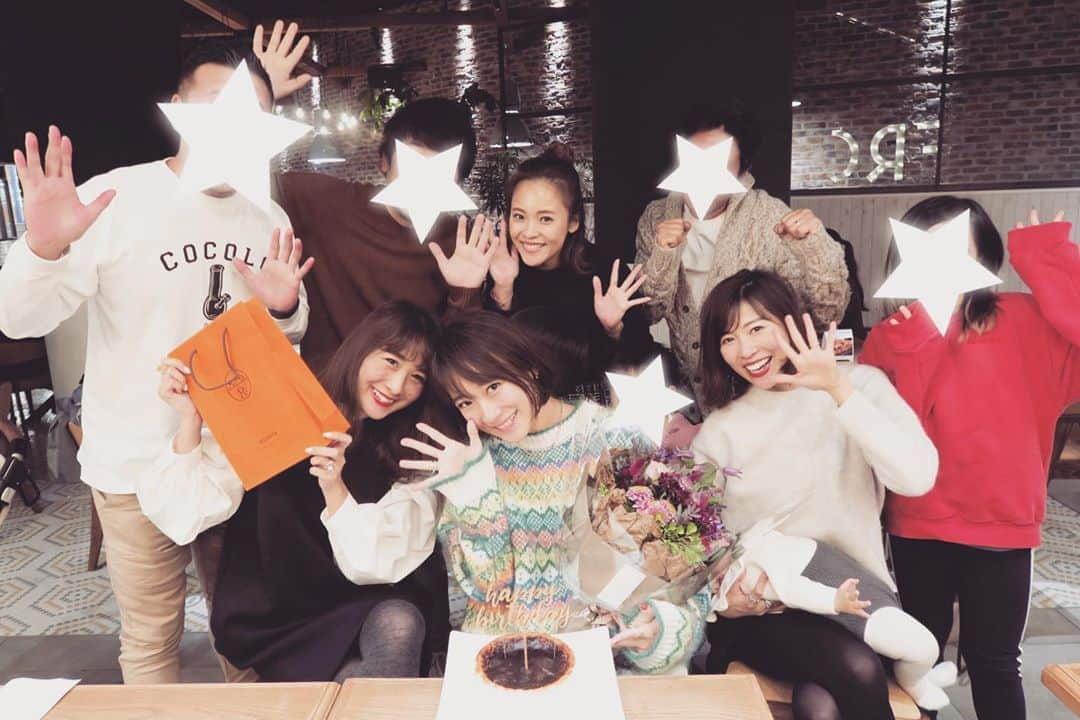 村上沙織さんのインスタグラム写真 - (村上沙織Instagram)「先日のお誕生日会♡ いつものメンバーが全員大集合で楽しすぎるひと時。 個性豊かなメンバーで話す内容がいつも様々。真面目な話をしてもなぜか誰かが面白くしてくれるね♡ 家族みたいなみんな、今年もありがとう♡ #smap#お誕生日会#fromayorkyscheeserestaurantandbar」12月2日 10時41分 - rosysaorimonster