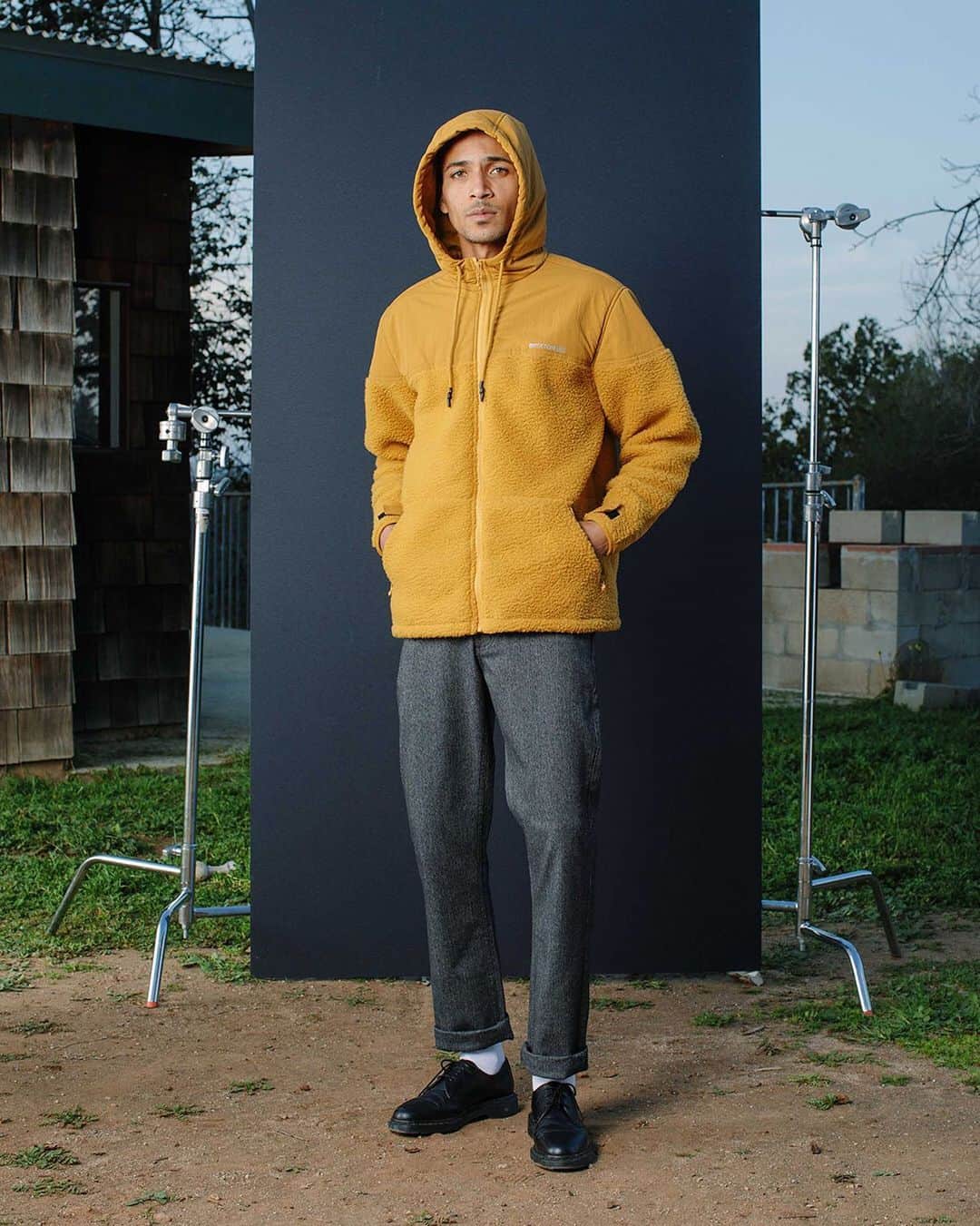 のインスタグラム：「Holiday 19 favorites. 25% off sitewide and over 40% off fleece and tees ends soon. #doneproper #brixton #brxtn」