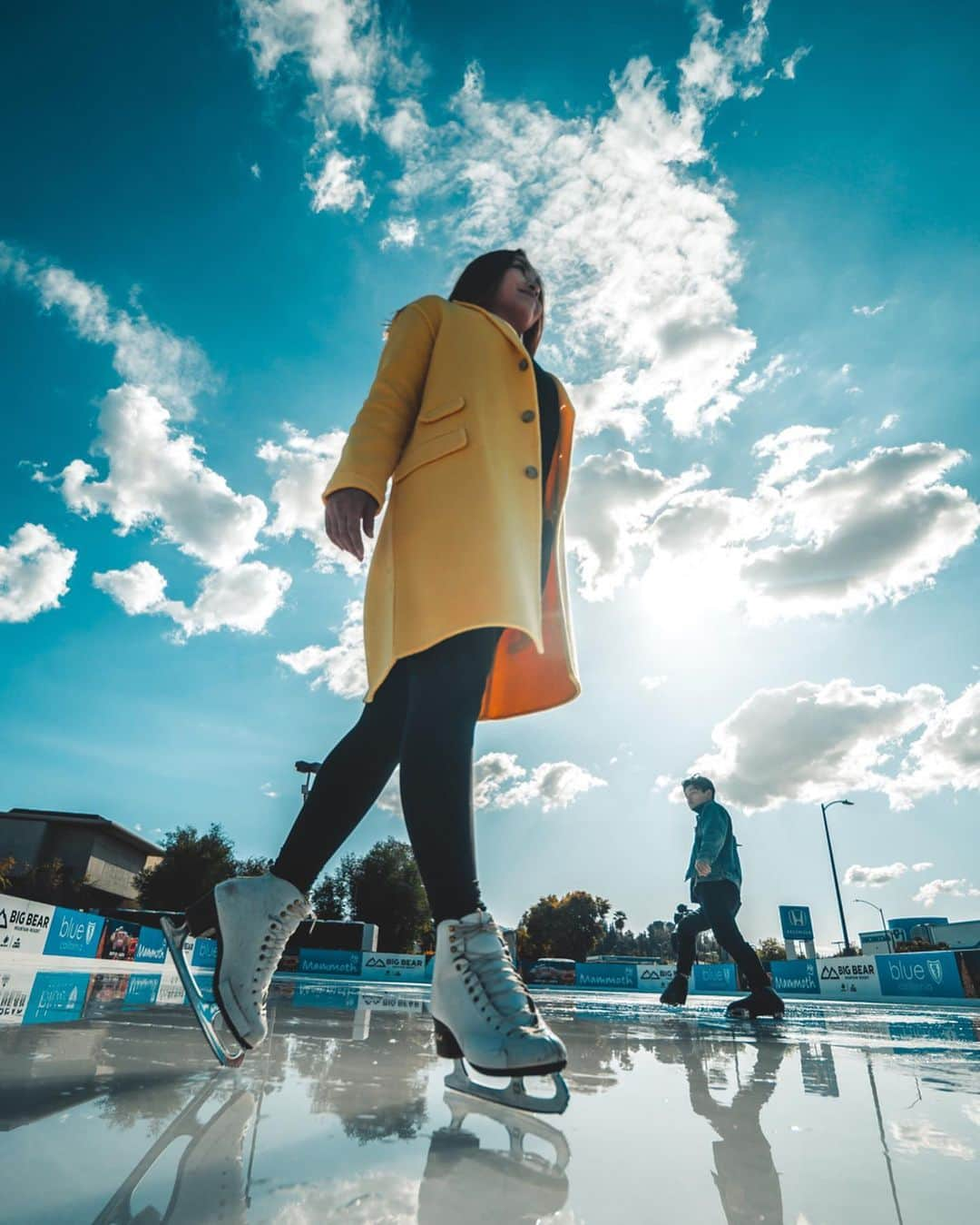 アレックス・シブタニさんのインスタグラム写真 - (アレックス・シブタニInstagram)「A winter wonderland under @discoverLA sunshine at the @WestfieldTopanga @LAKings Holiday ice rink. ⛸❄️☀️ | 📷: @jordi.koalitic & @asenseofhuber」12月2日 10時46分 - shibsibs