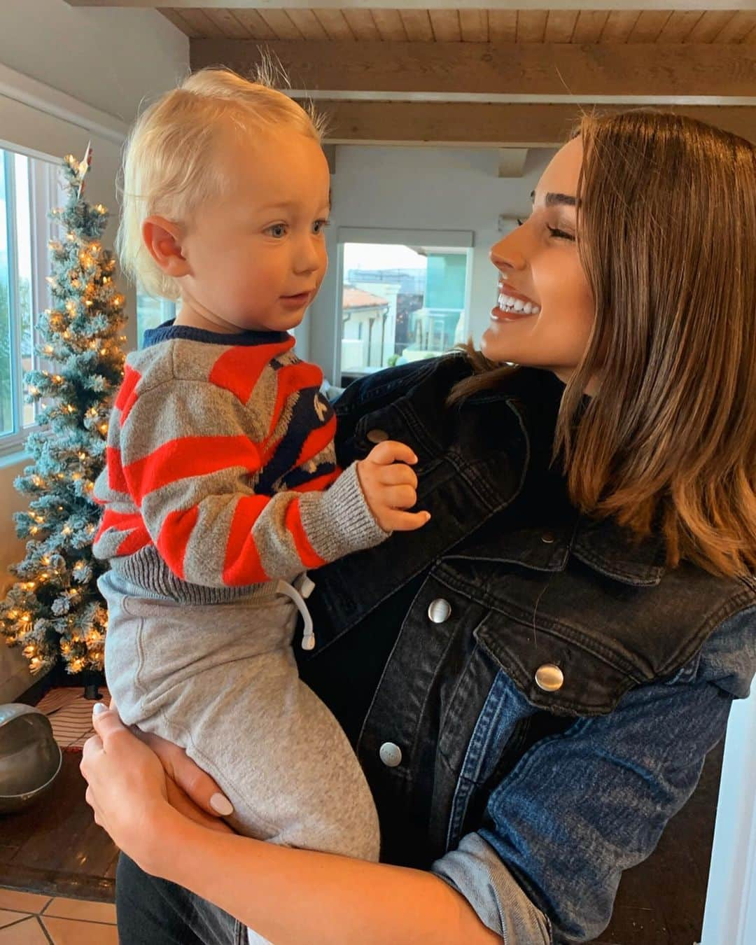 オリビア・カルポさんのインスタグラム写真 - (オリビア・カルポInstagram)「A little late but still insanely #thankful even though Remi would rather watch Blippi on YouTube than hang with his auntie ❤️🙏」12月2日 10時59分 - oliviaculpo