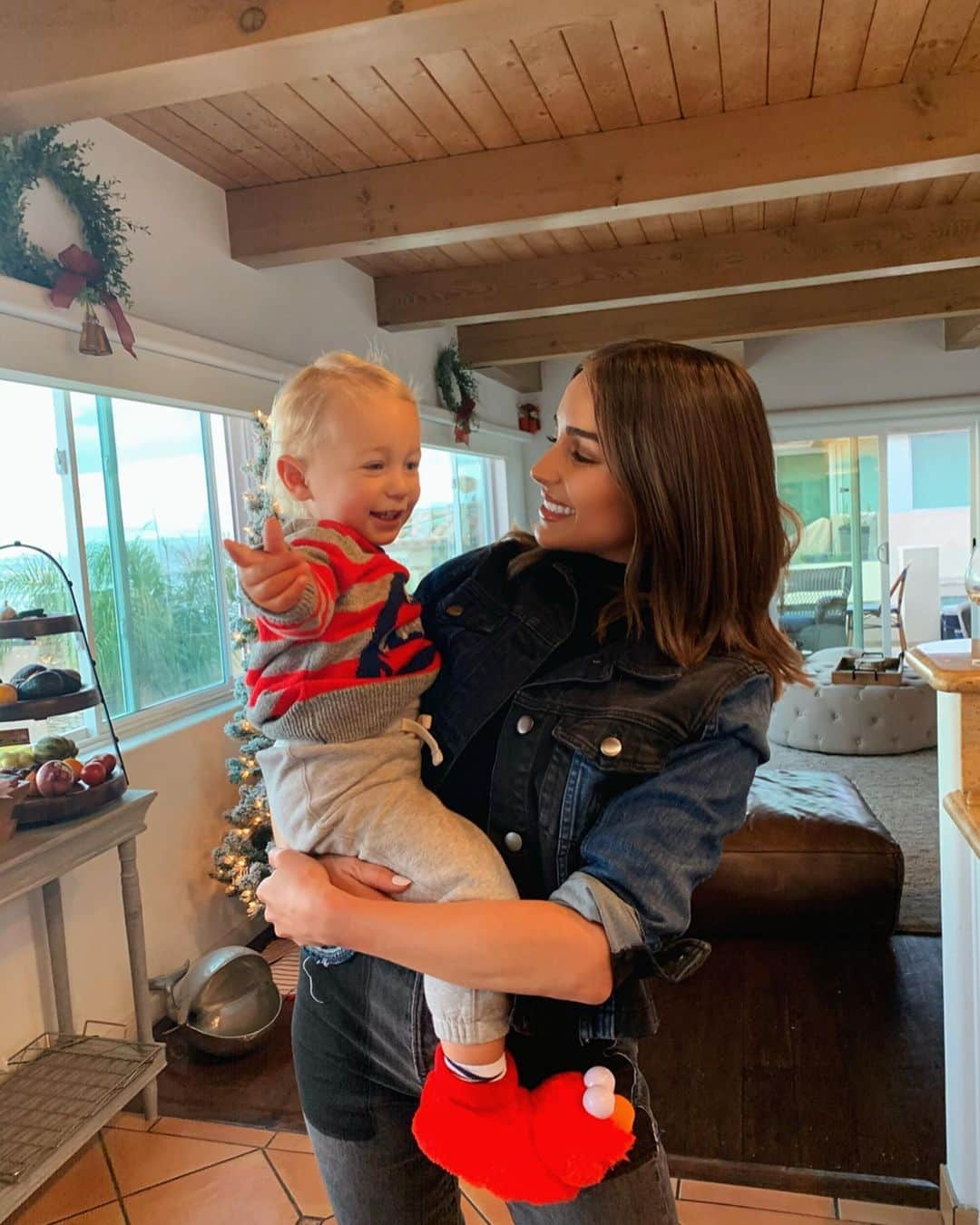 オリビア・カルポさんのインスタグラム写真 - (オリビア・カルポInstagram)「A little late but still insanely #thankful even though Remi would rather watch Blippi on YouTube than hang with his auntie ❤️🙏」12月2日 10時59分 - oliviaculpo