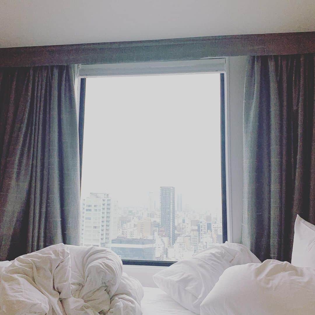 奇妙礼太郎さんのインスタグラム写真 - (奇妙礼太郎Instagram)「今日はてらくんとライブです。 わたしもあなたも寝転んで、天井見ながらライブです。」12月2日 10時51分 - reitaro_strange