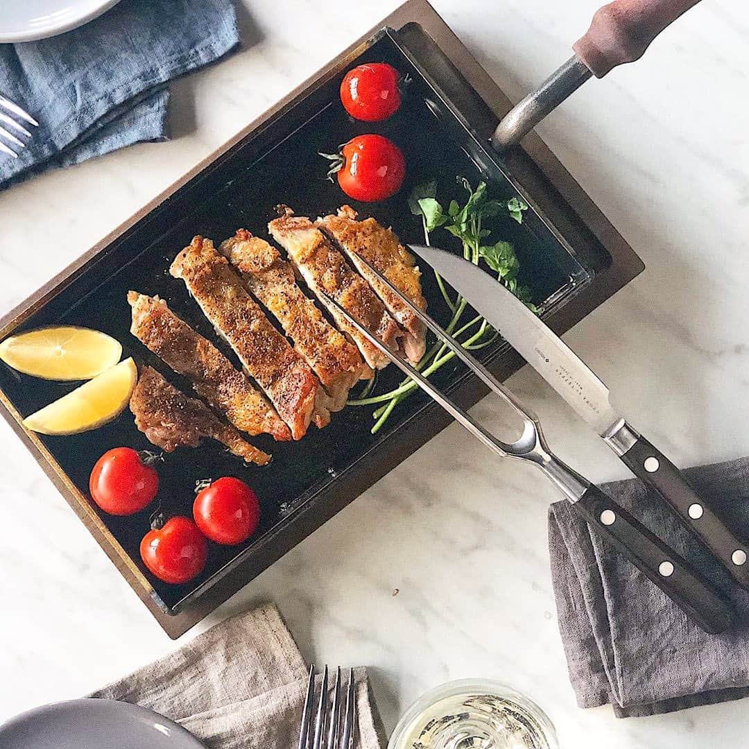UchiCookのインスタグラム：「Start off a week with this juicy, tender grilled chicken thighs! With a little squeeze of lemon🍋, it tastes so good and healthy :) 🙌⠀ ⠀ We made it on our Ultra Thick Iron Pan that is now only available in Japan, Korea, and Taiwan. Can you guess how thick it is? ...it's 4.5mm👀 which is three times thicker than other iron pans😱✨ Are you interested in it? It may be available in your country too if many of you are! ⠀ ⠀ Have a great week! ⠀ • ⠀ • ⠀ • ⠀ #uchicook #otonanoteppan #chickenthighs #grilledchicken #cybermonday #kitchentools #healthylife #easyrecipes #l#quickmeals #fooddeco #lifestyleblogger #chickenrecipes #foodporn #kitchengoals #kitchendeco #yummy #healthy #healthyrecipes ⠀」