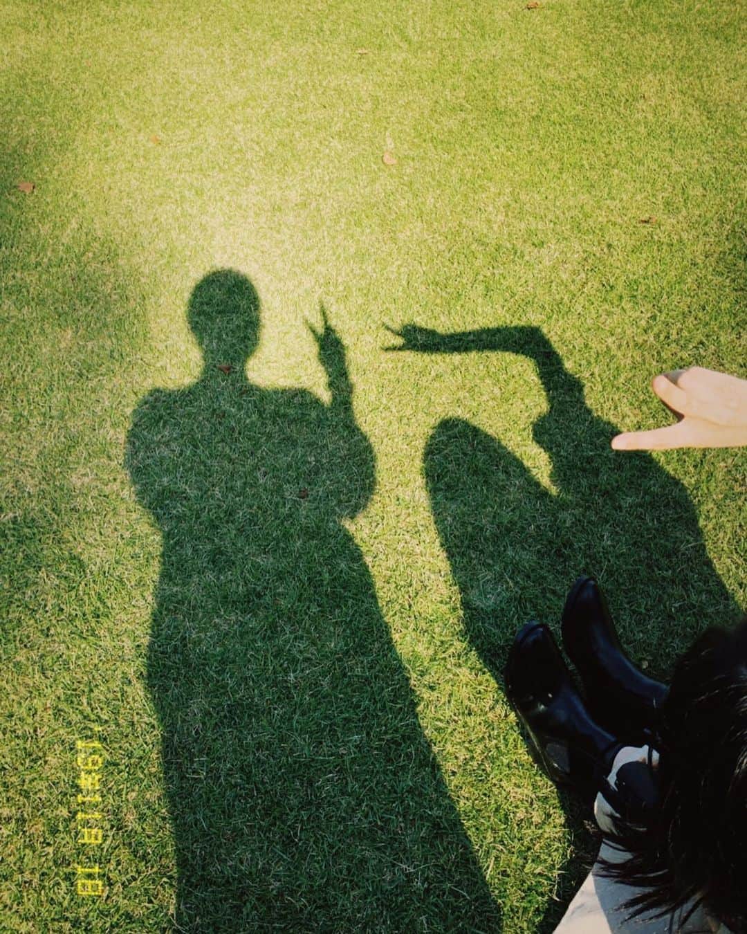 のインスタグラム：「✭ クリスマスが近いので 気分も少しずつあがってきています イルミネーションも始まったし、 街中がキラキラするね 今年のクリスマスはみんな何するか決めた？ わたしは1日中ゲームする予定だよ ⠀ ⠀ #photo#写真#camera#フィルター越しの私の世界#followme#カメラ女子#東京カメラ倶楽部#pics_film#film#フィルムに恋してる#フィルム#コンパクトカメラ#フィルムカメラ#filmcamera#フィルム部#film_jp#film_com#film_cam#filmphotography#フィルム写真#film_japan#生活とフィルム」