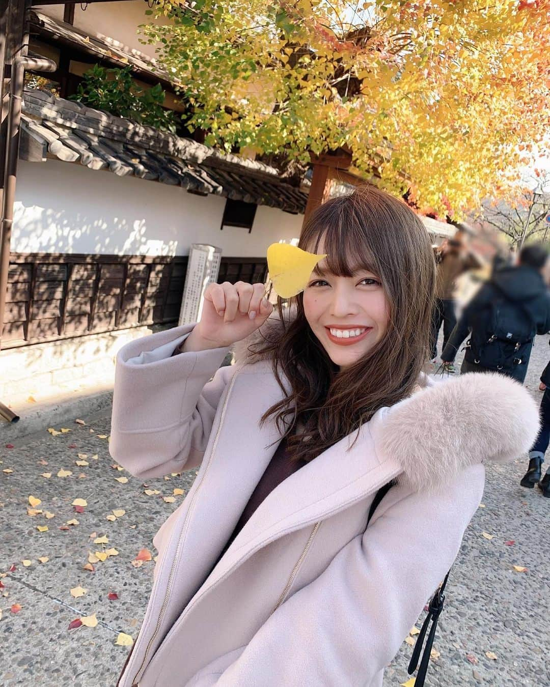 石倉侑芽さんのインスタグラム写真 - (石倉侑芽Instagram)「. . ２日目に行った#倉敷  紅葉がめちゃめちゃ綺麗でした🍁 . 倉敷では、街歩きをして 食べ歩きしたり、ぶっかけうどんを食べました✨ . 倉敷は地元の松阪市と同じ、商人の町。 昔ながらの街並みが素敵でした☺️ こういう雰囲気大好き🐰🎀 . また来たいなぁ◡̈♥︎ . #倉敷観光#岡山県#岡山観光#広島観光 #紅葉#食べ歩き#女子旅#ゆめちんぶらり旅」12月2日 16時54分 - yume8115