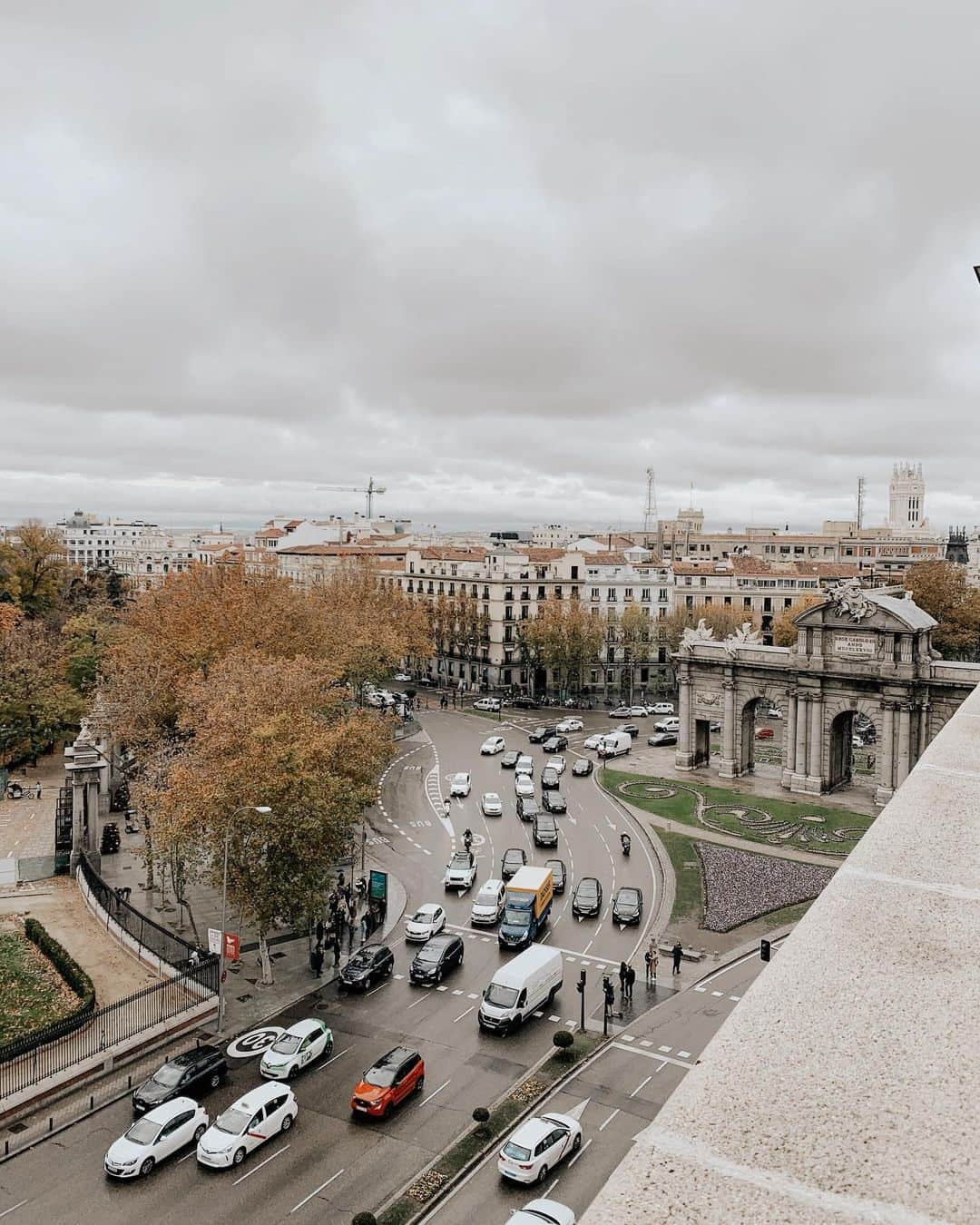 Chiquinquira Delgadoさんのインスタグラム写真 - (Chiquinquira DelgadoInstagram)「Lugares en los que un@ se queda y lugares que se quedan con un@ 🍂#madrid」12月2日 11時41分 - chiqui_delgado