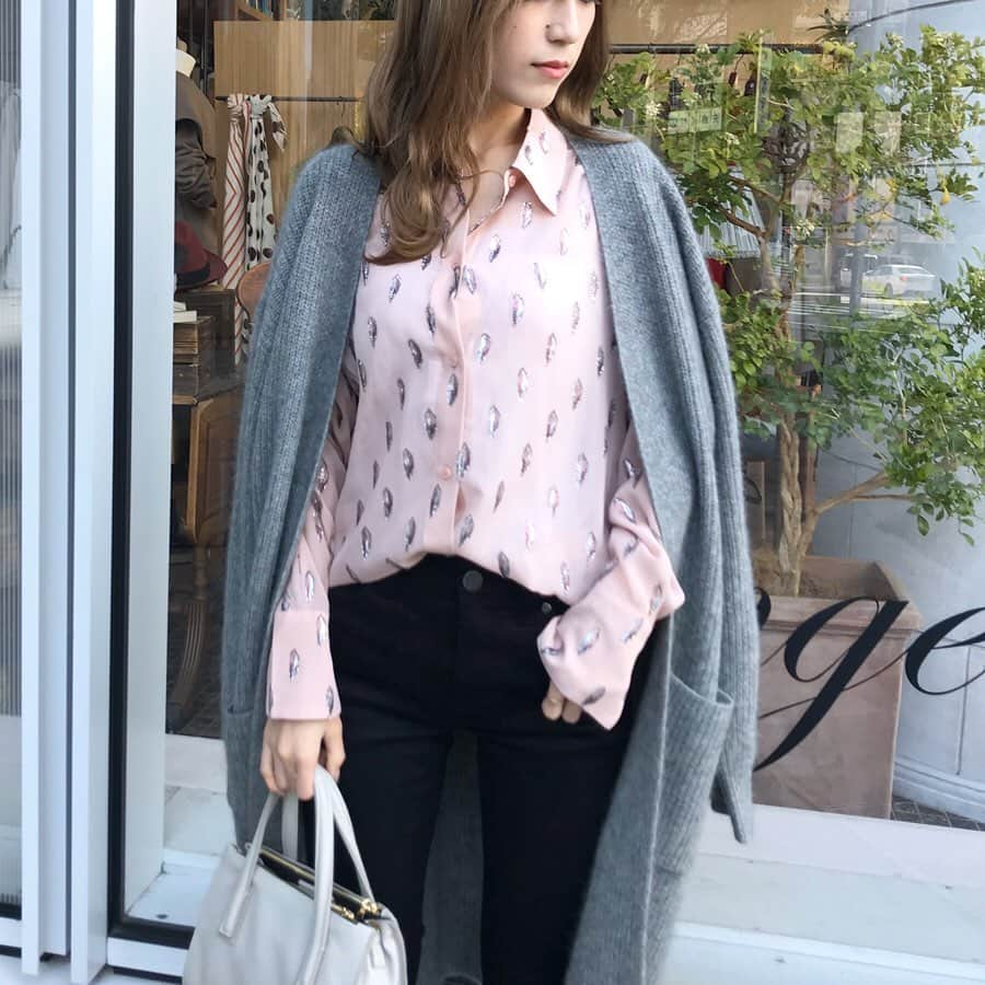 Loungedress officialさんのインスタグラム写真 - (Loungedress officialInstagram)「. @equipmentfr . . #equipment#エキプモン #loungedress#ラウンジドレス #pink#shirtstyle#fashion」12月2日 11時46分 - loungedress